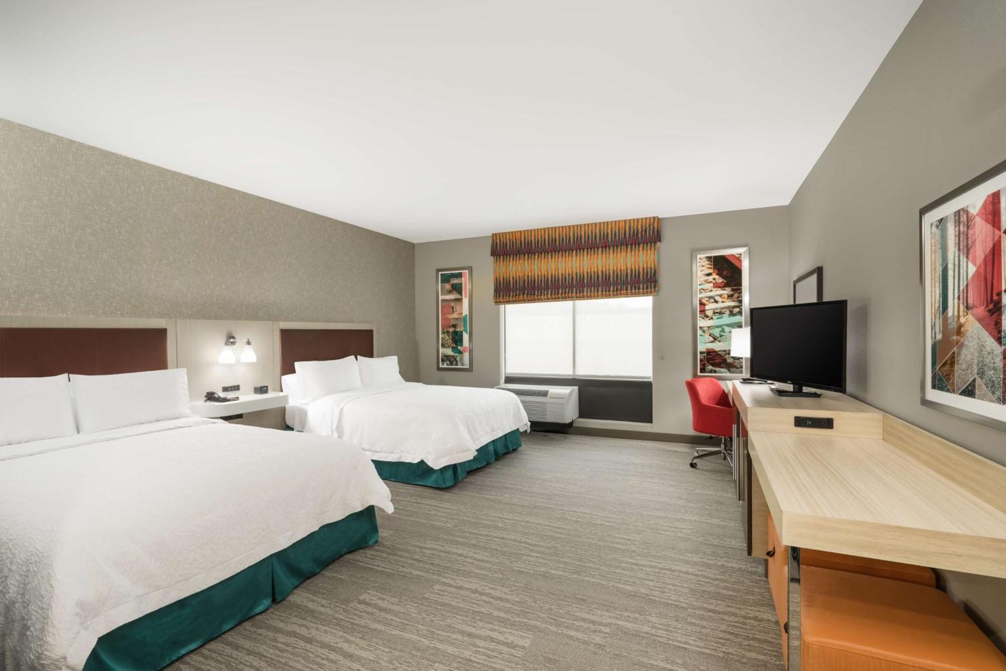 Hampton Inn Newport Exterior photo