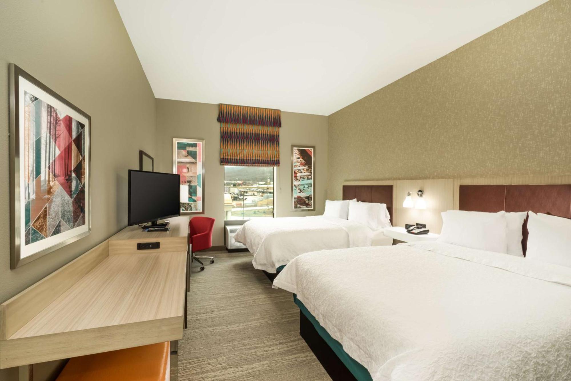 Hampton Inn Newport Exterior photo